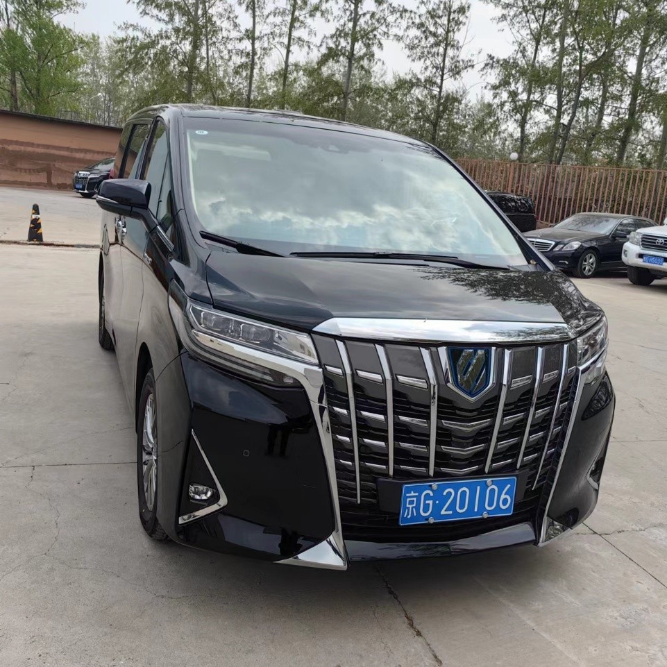 MPV Minivan front view