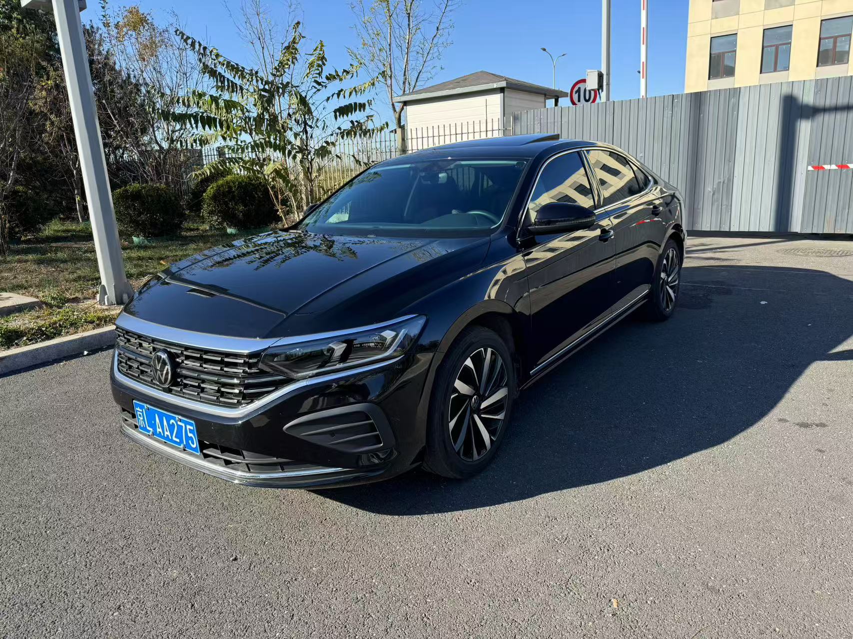 Volkswagen Passat front view