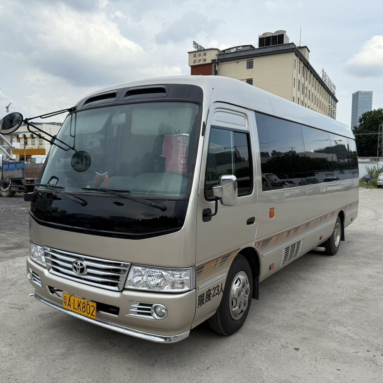Toyota Coaster / Yutong Bus