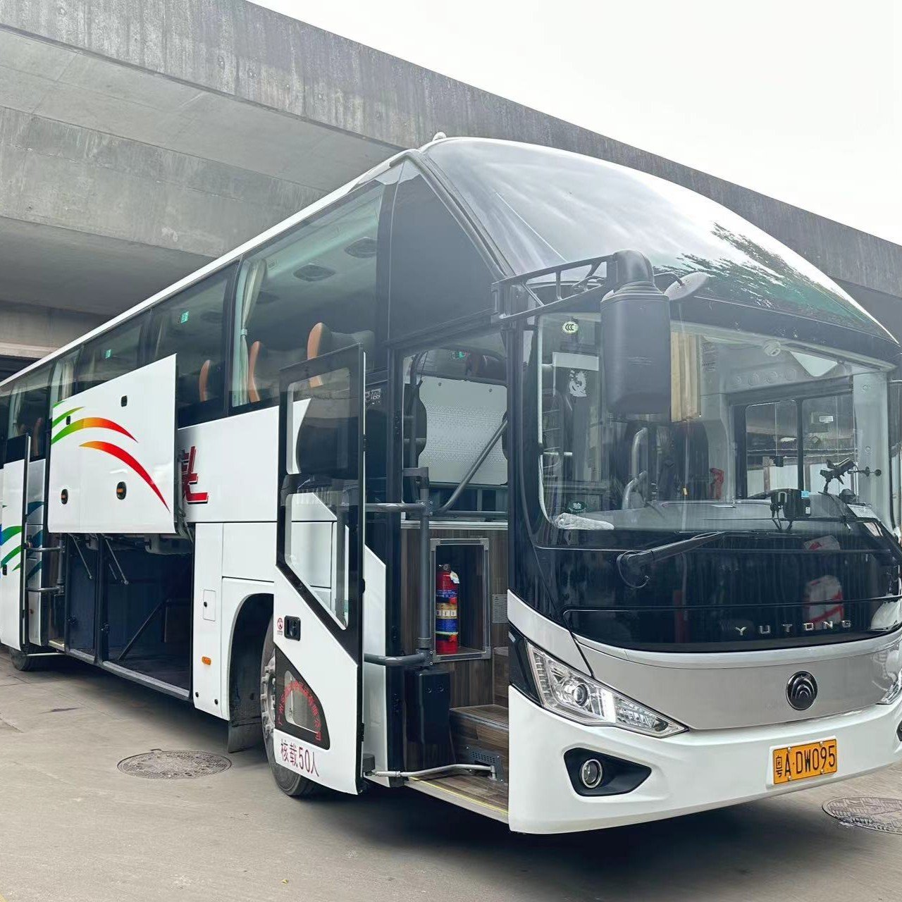 Yutong 50-Seat Coach Bus
