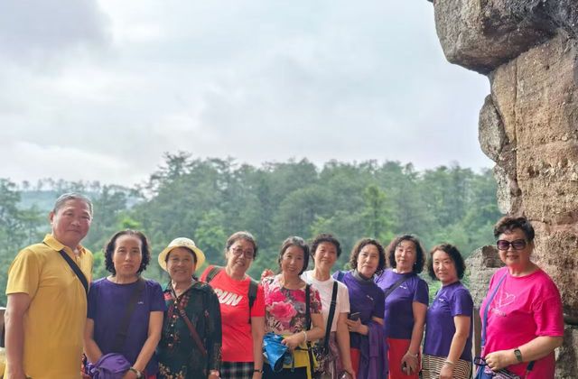 Guest with tour guide