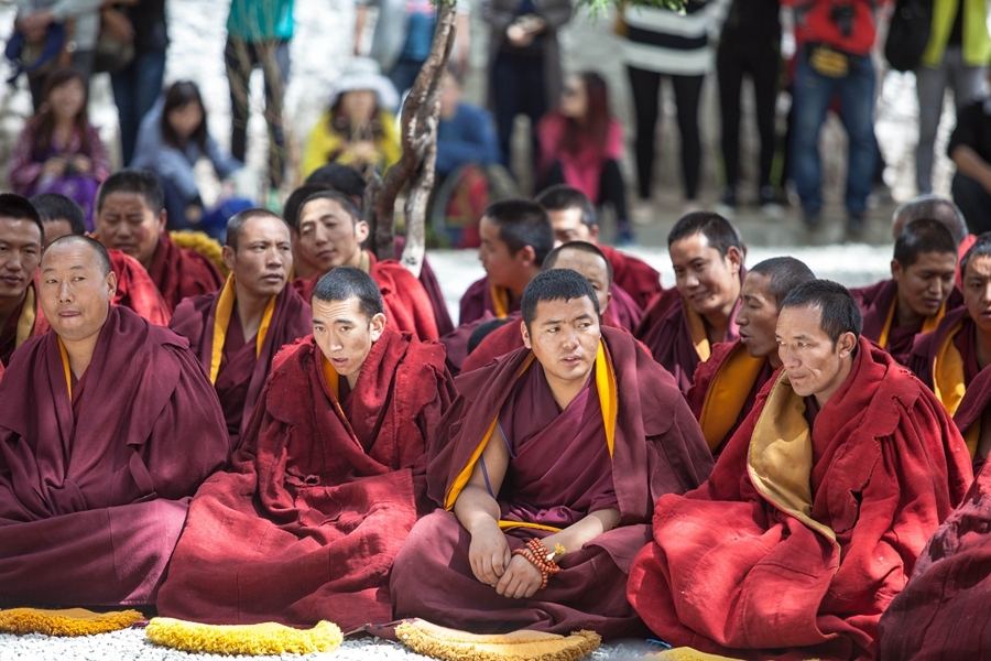 Sera Monastery monk debates