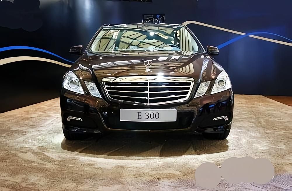 Mercedes E300 in Hong Kong